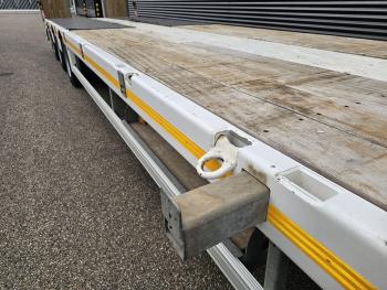 MAX 110 / 3 X STEERING AXLE / HYDRAULIC RAMP